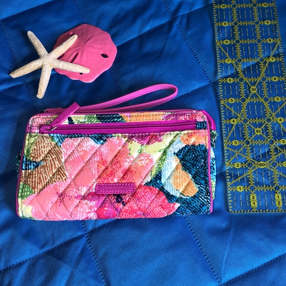 Vera Bradley Wristlet - Picture 3 of 7